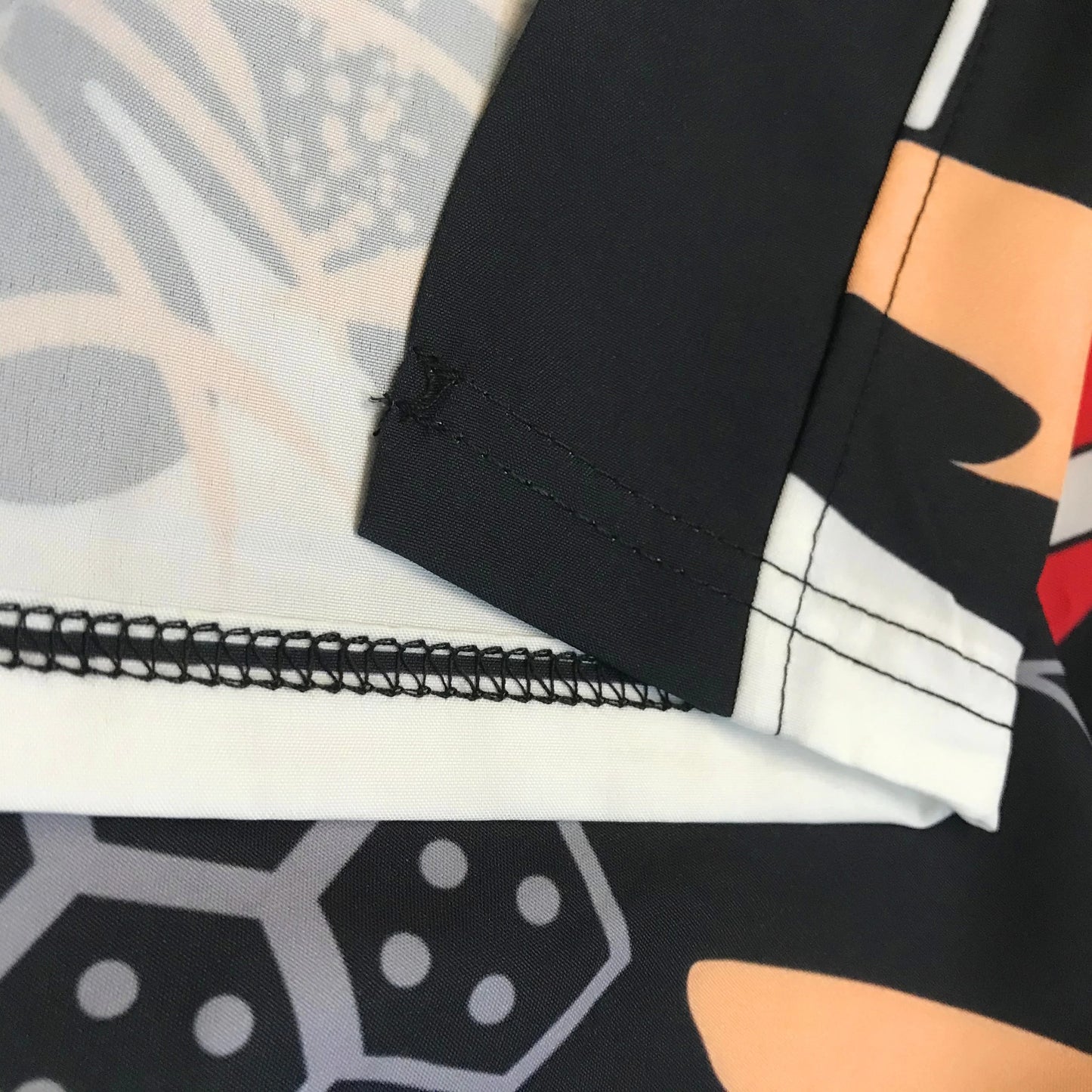 haori noir à motif de renard kitsune inspiré du folklore japonais