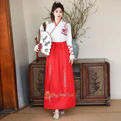 Hanfu blanc et rouge brodé de dragons rouge et doré