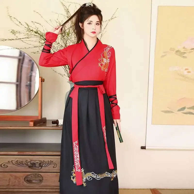 Hanfu rouge et noir brodé dragon doré traditionnel chinois