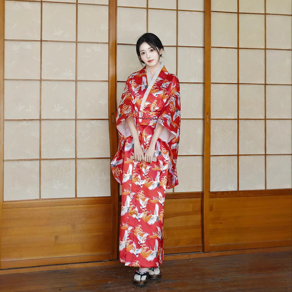 Yukata d’été pour femme rouge avec motifs de cigognes