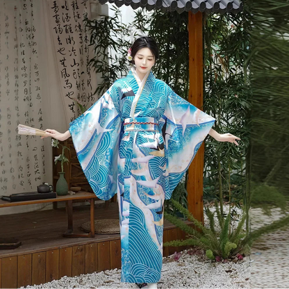 Yukata femme bleu ciel avec motifs de cigognes élégantes