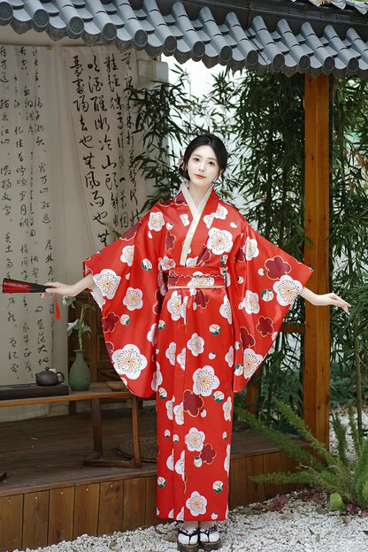Yukata femme rouge inspiration florale japonaise